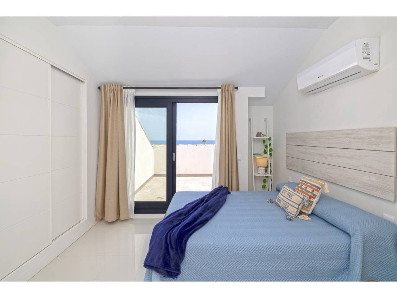 1 camera da letto Attico in vendita in Manilva con piscina garage - 335.000 € (Rif: 9100446)