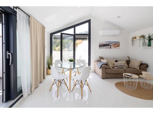 1 soverom Penthouse til salgs i Manilva med svømmebasseng garasje - € 335 000 (Ref: 9100446)