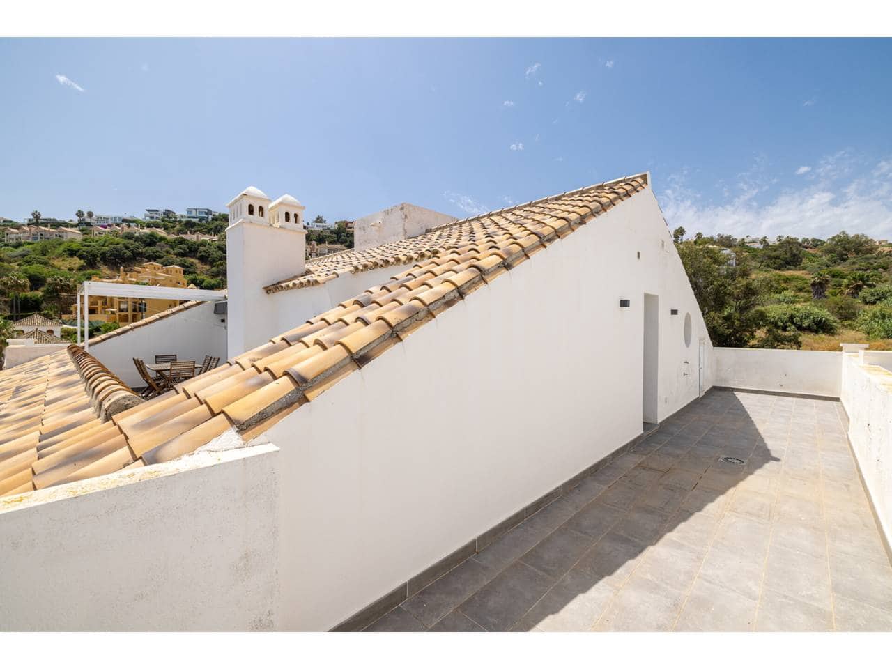 1 camera da letto Attico in vendita in Manilva con piscina garage - 335.000 € (Rif: 9100446)