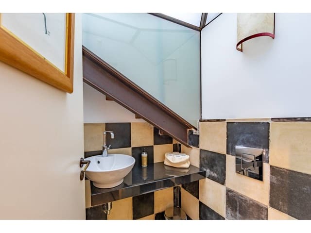 5 bedroom Hotel for sale in Tarifa - € 1,500,000 (Ref: 9115710)