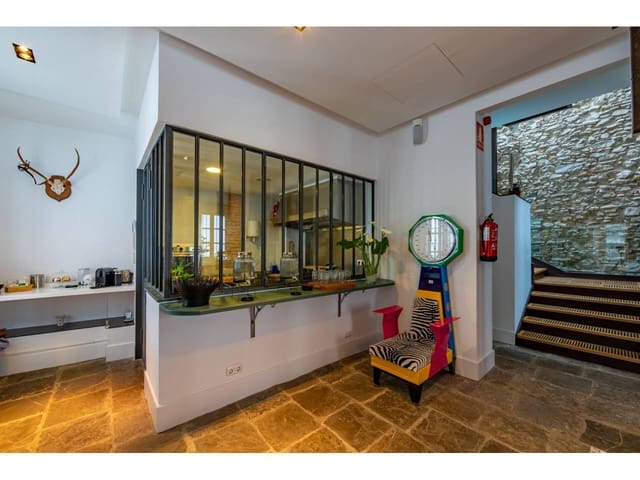 5 bedroom Hotel for sale in Tarifa - € 1,500,000 (Ref: 9115710)