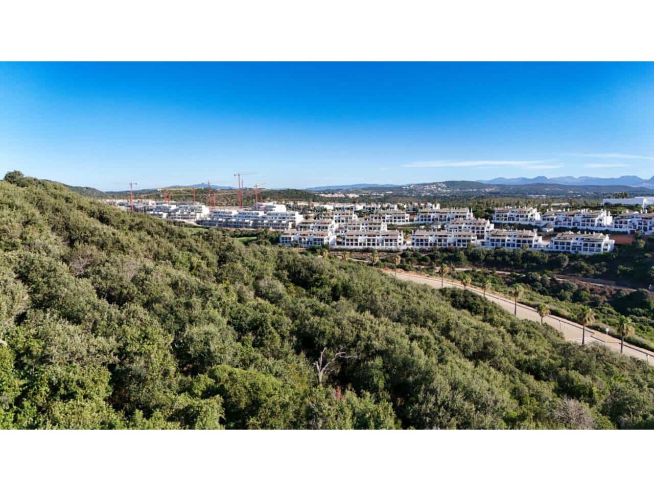 Ubebygd land til salgs i La Linea de la Concepcion - € 485 000 (Ref: 9141211)