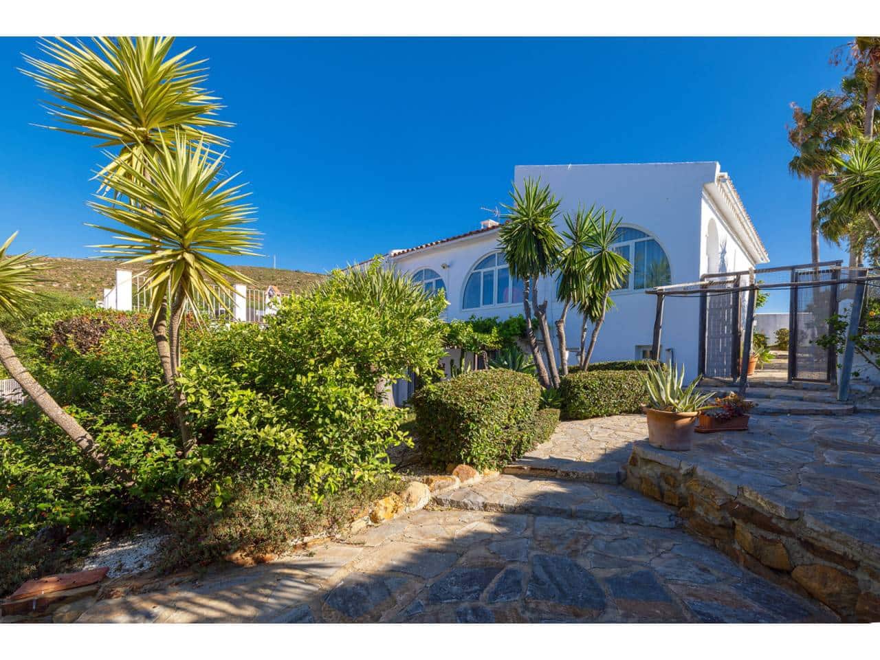 5 soveværelse Villa til salg i Torreguadiaro med swimmingpool - € 1.350.000 (Ref: 9145122)