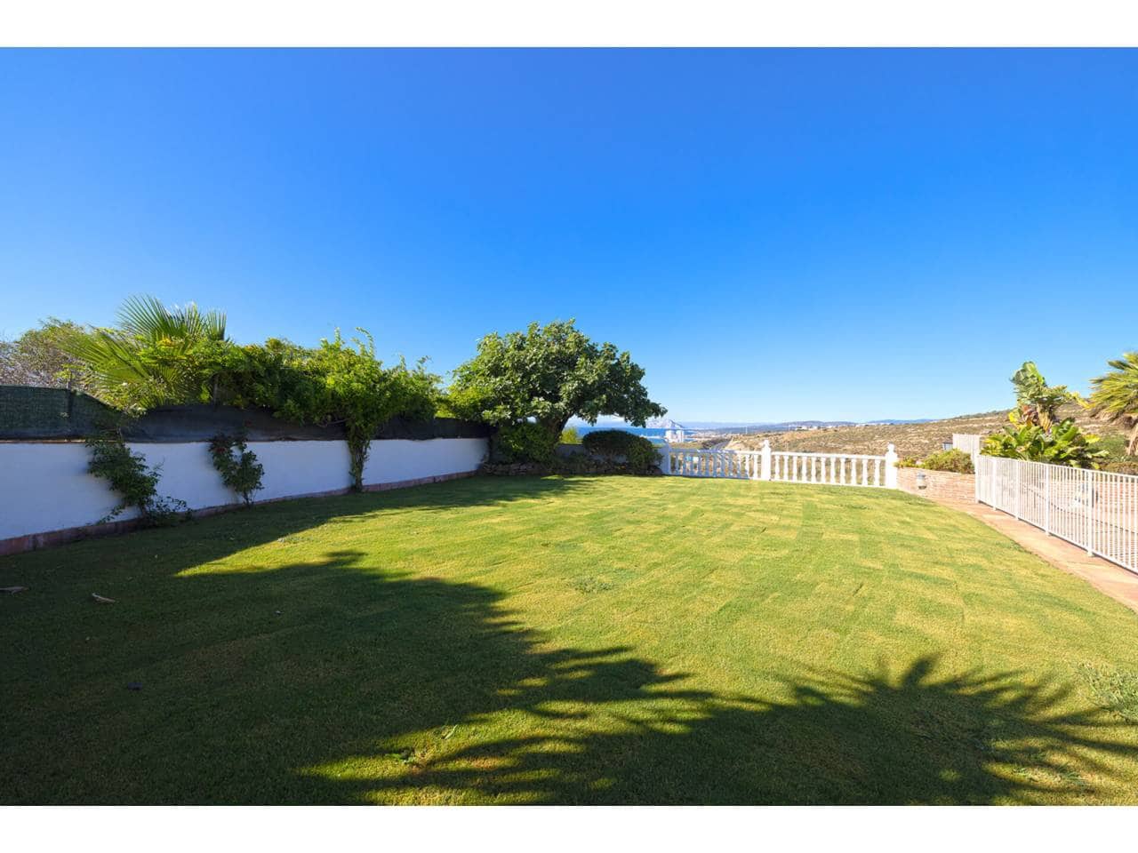 5 soveværelse Villa til salg i Torreguadiaro med swimmingpool - € 1.350.000 (Ref: 9145122)