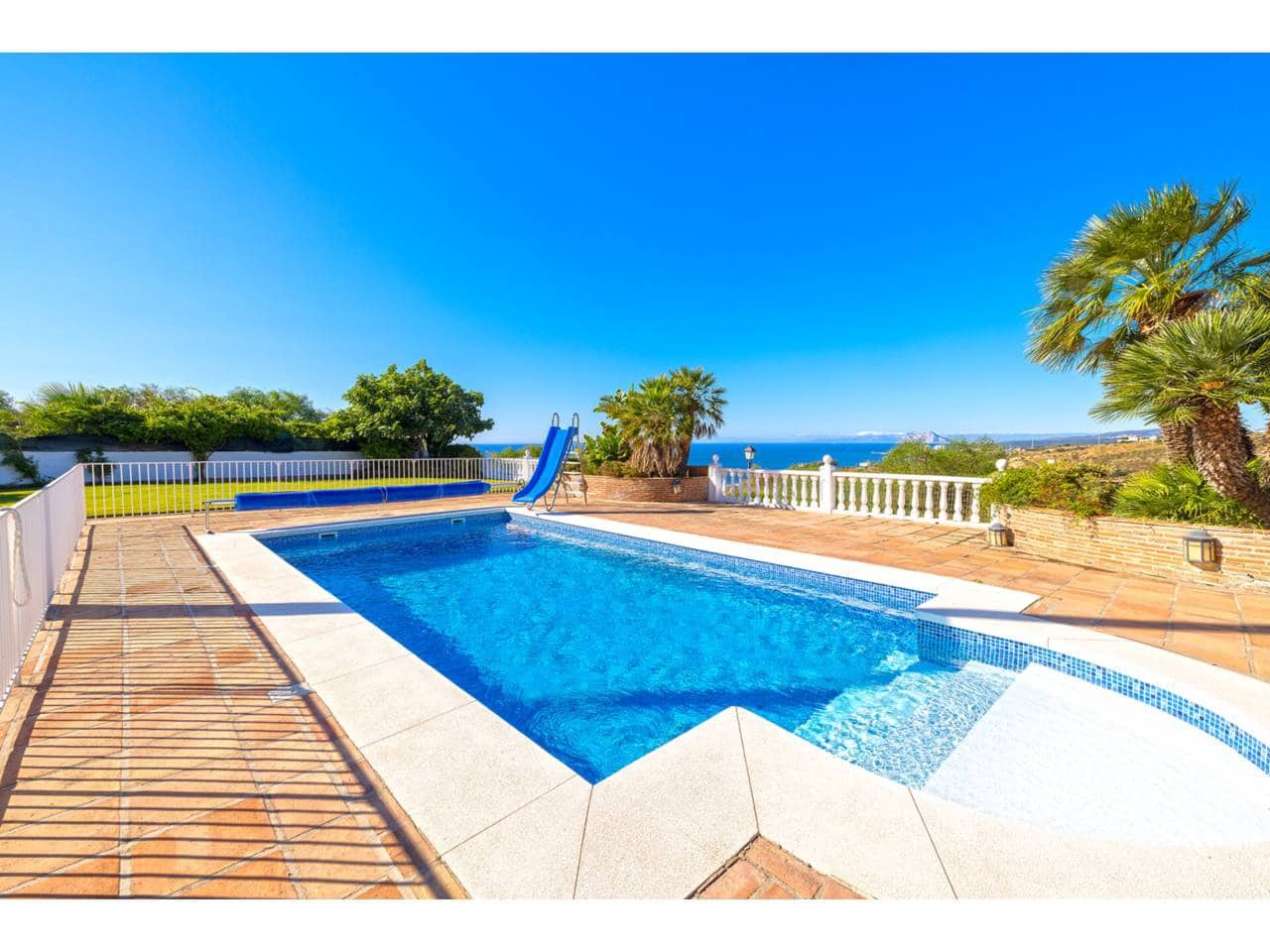 5 soveværelse Villa til salg i Torreguadiaro med swimmingpool - € 1.350.000 (Ref: 9145122)