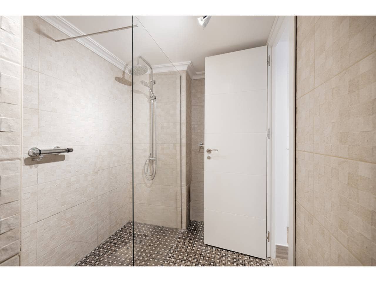 5 soveværelse Villa til salg i Torreguadiaro med swimmingpool - € 1.350.000 (Ref: 9145122)