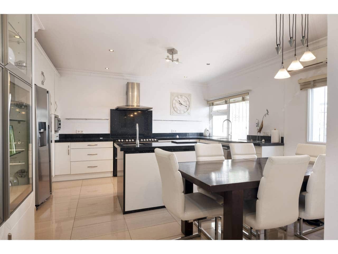 5 soveværelse Villa til salg i Torreguadiaro med swimmingpool - € 1.350.000 (Ref: 9145122)