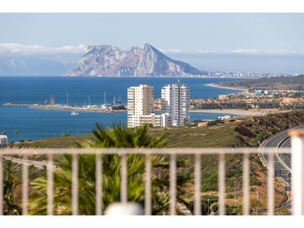 5 soveværelse Villa til salg i Torreguadiaro med swimmingpool - € 1.350.000 (Ref: 9145122)