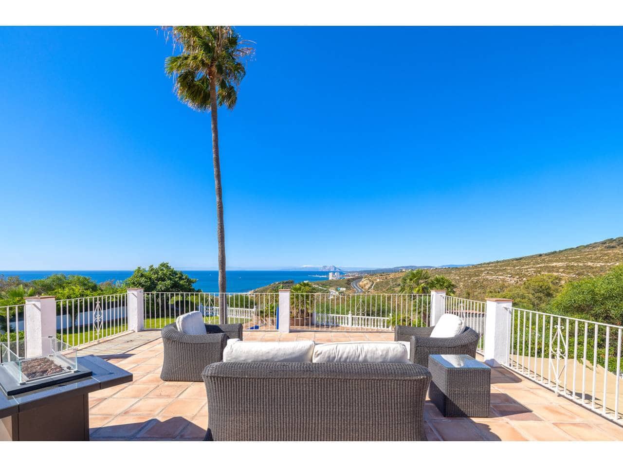 5 soveværelse Villa til salg i Torreguadiaro med swimmingpool - € 1.350.000 (Ref: 9145122)