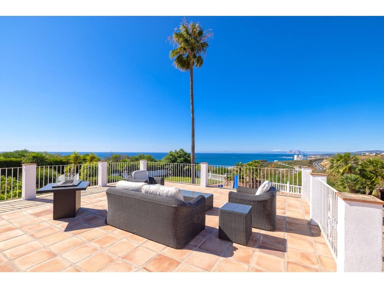 5 soveværelse Villa til salg i Torreguadiaro med swimmingpool - € 1.350.000 (Ref: 9145122)