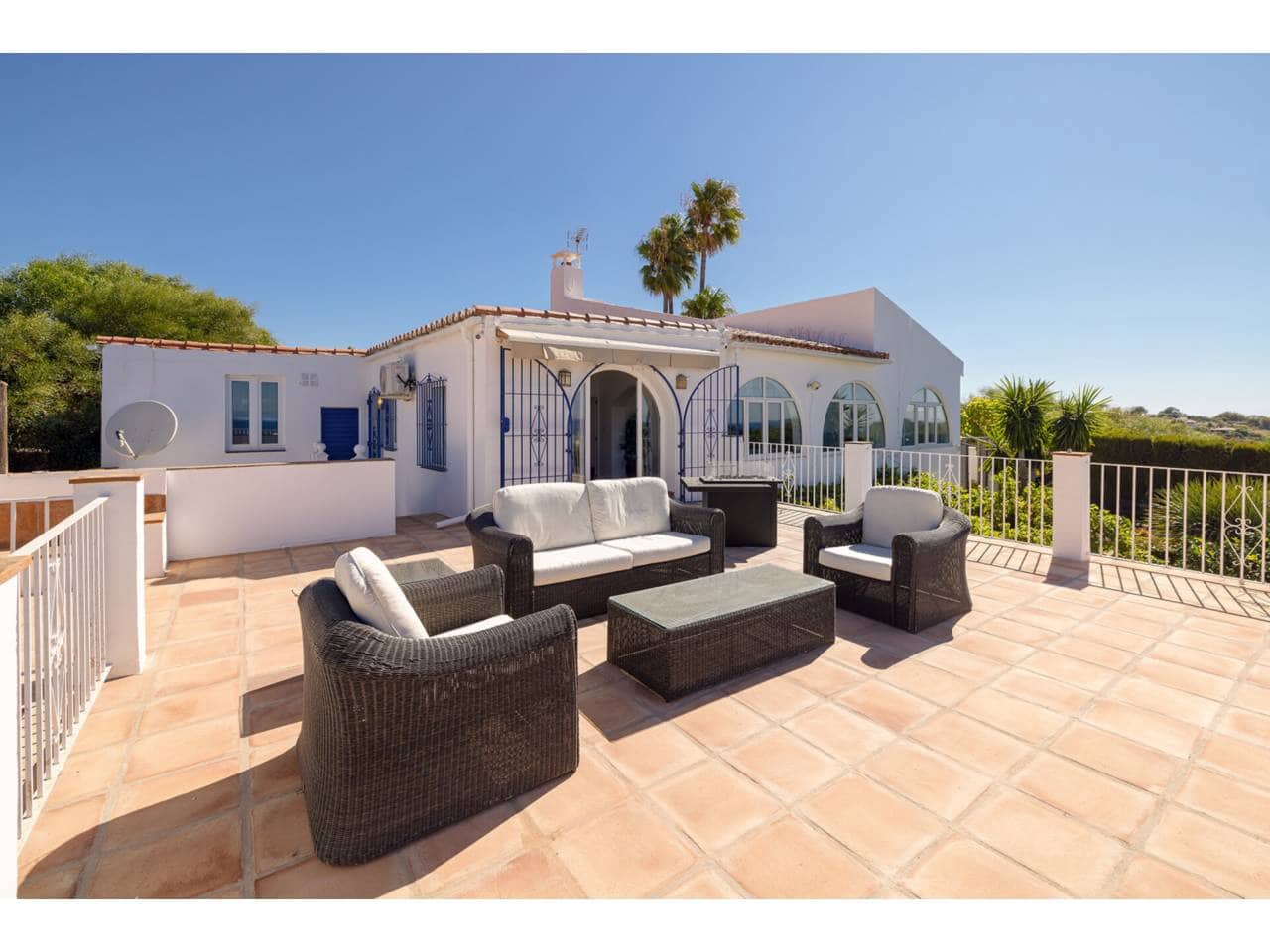 5 soveværelse Villa til salg i Torreguadiaro med swimmingpool - € 1.350.000 (Ref: 9145122)