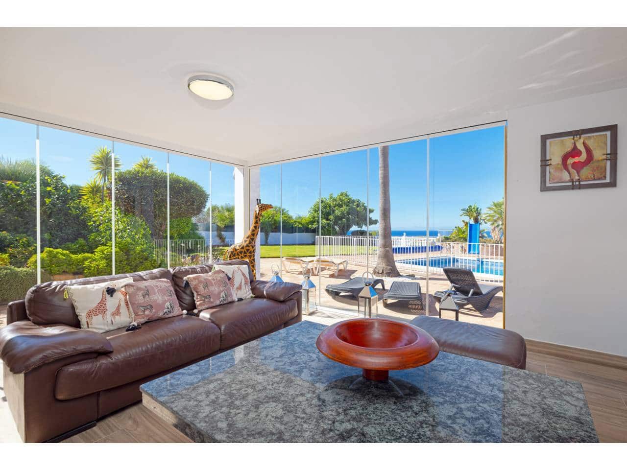 5 soveværelse Villa til salg i Torreguadiaro med swimmingpool - € 1.350.000 (Ref: 9145122)