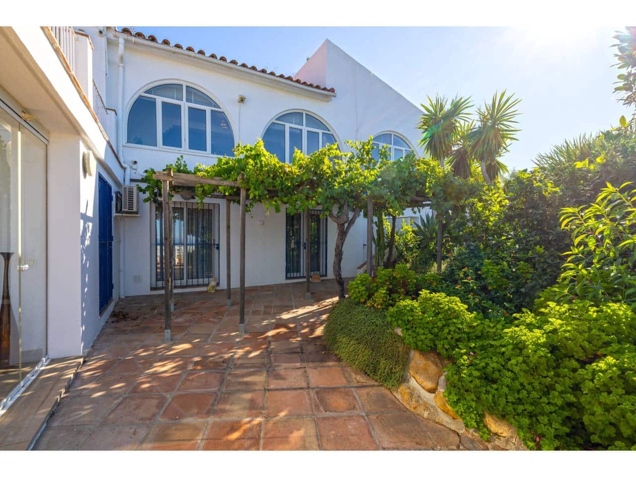 5 soveværelse Villa til salg i Torreguadiaro med swimmingpool - € 1.350.000 (Ref: 9145122)