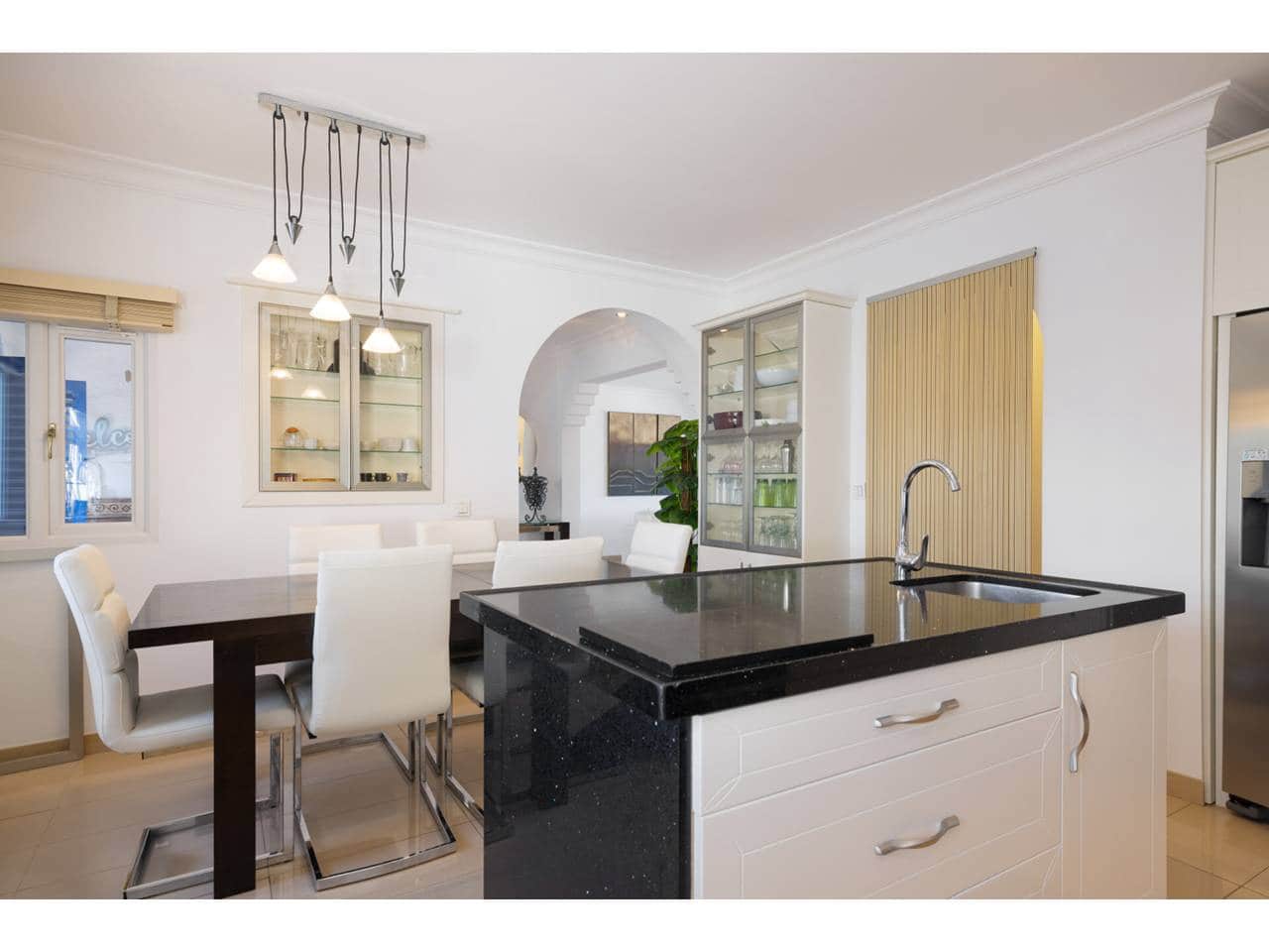 5 soveværelse Villa til salg i Torreguadiaro med swimmingpool - € 1.350.000 (Ref: 9145122)