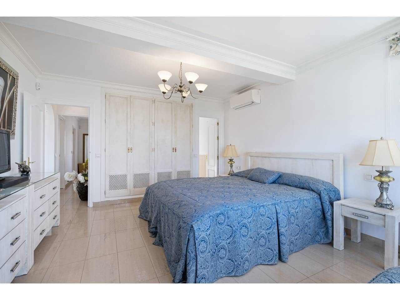 5 soveværelse Villa til salg i Torreguadiaro med swimmingpool - € 1.350.000 (Ref: 9145122)