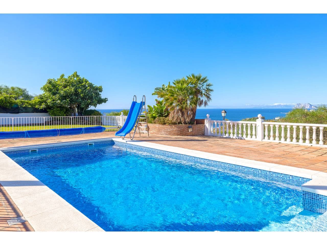 5 soveværelse Villa til salg i Torreguadiaro med swimmingpool - € 1.350.000 (Ref: 9145122)