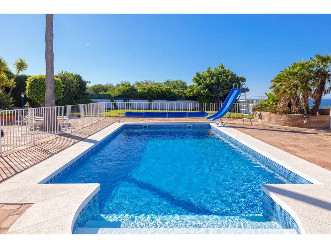 5 soveværelse Villa til salg i Torreguadiaro med swimmingpool - € 1.350.000 (Ref: 9145122)