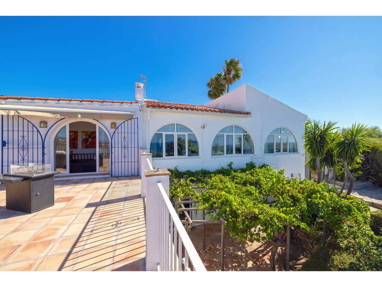 5 soveværelse Villa til salg i Torreguadiaro med swimmingpool - € 1.350.000 (Ref: 9145122)