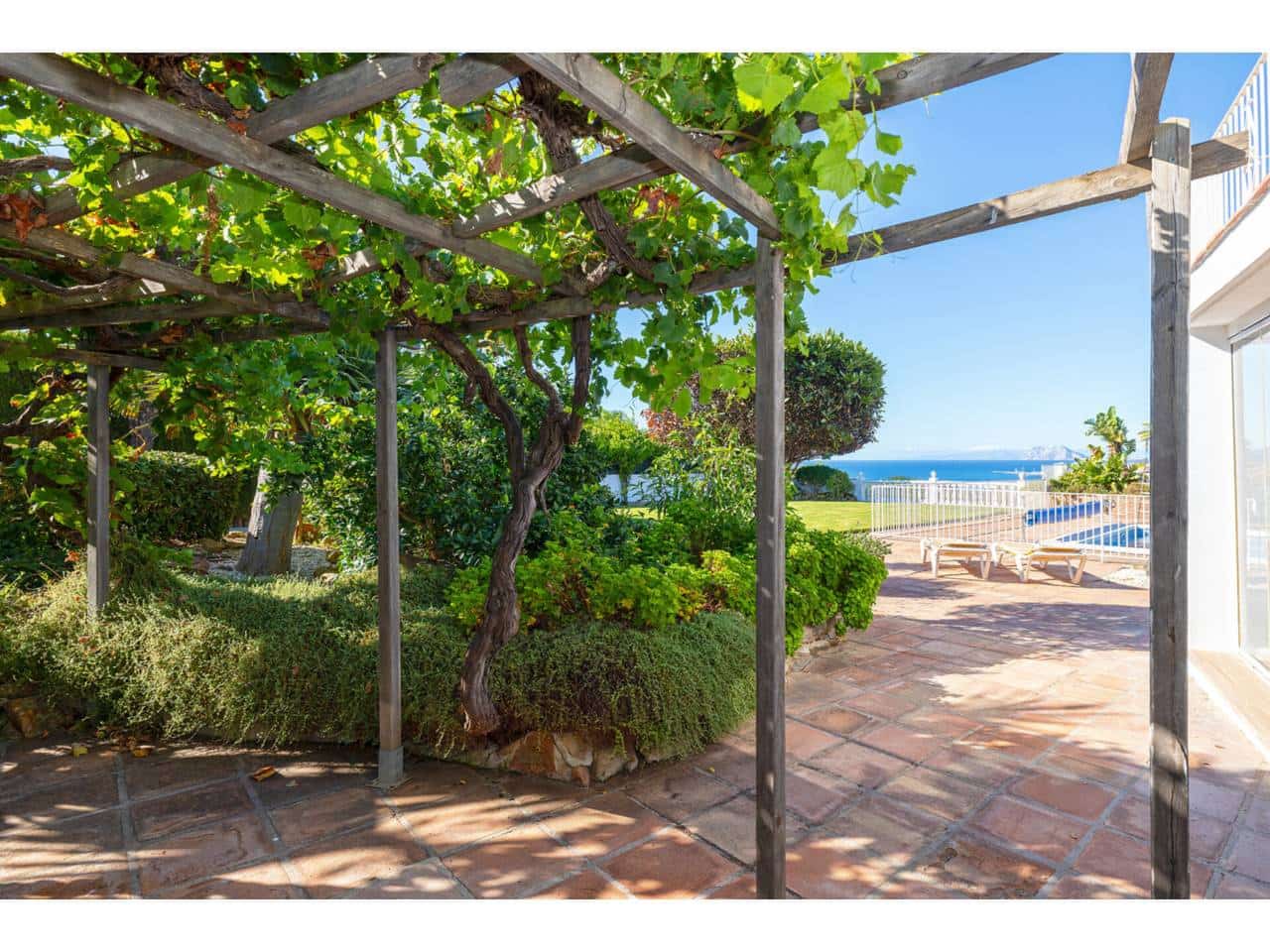 5 soveværelse Villa til salg i Torreguadiaro med swimmingpool - € 1.350.000 (Ref: 9145122)