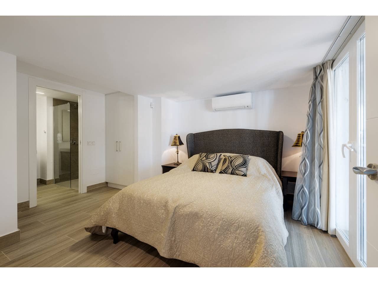 5 soveværelse Villa til salg i Torreguadiaro med swimmingpool - € 1.350.000 (Ref: 9145122)