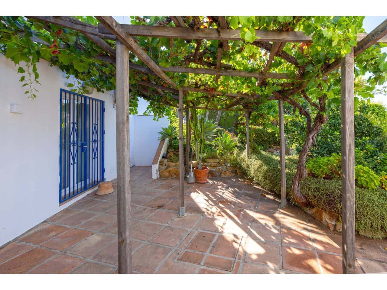 5 soveværelse Villa til salg i Torreguadiaro med swimmingpool - € 1.350.000 (Ref: 9145122)