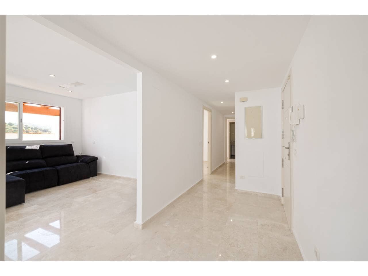 2 soverom Penthouse til salgs i La Alcaidesa med svømmebasseng garasje - € 375 000 (Ref: 9183181)