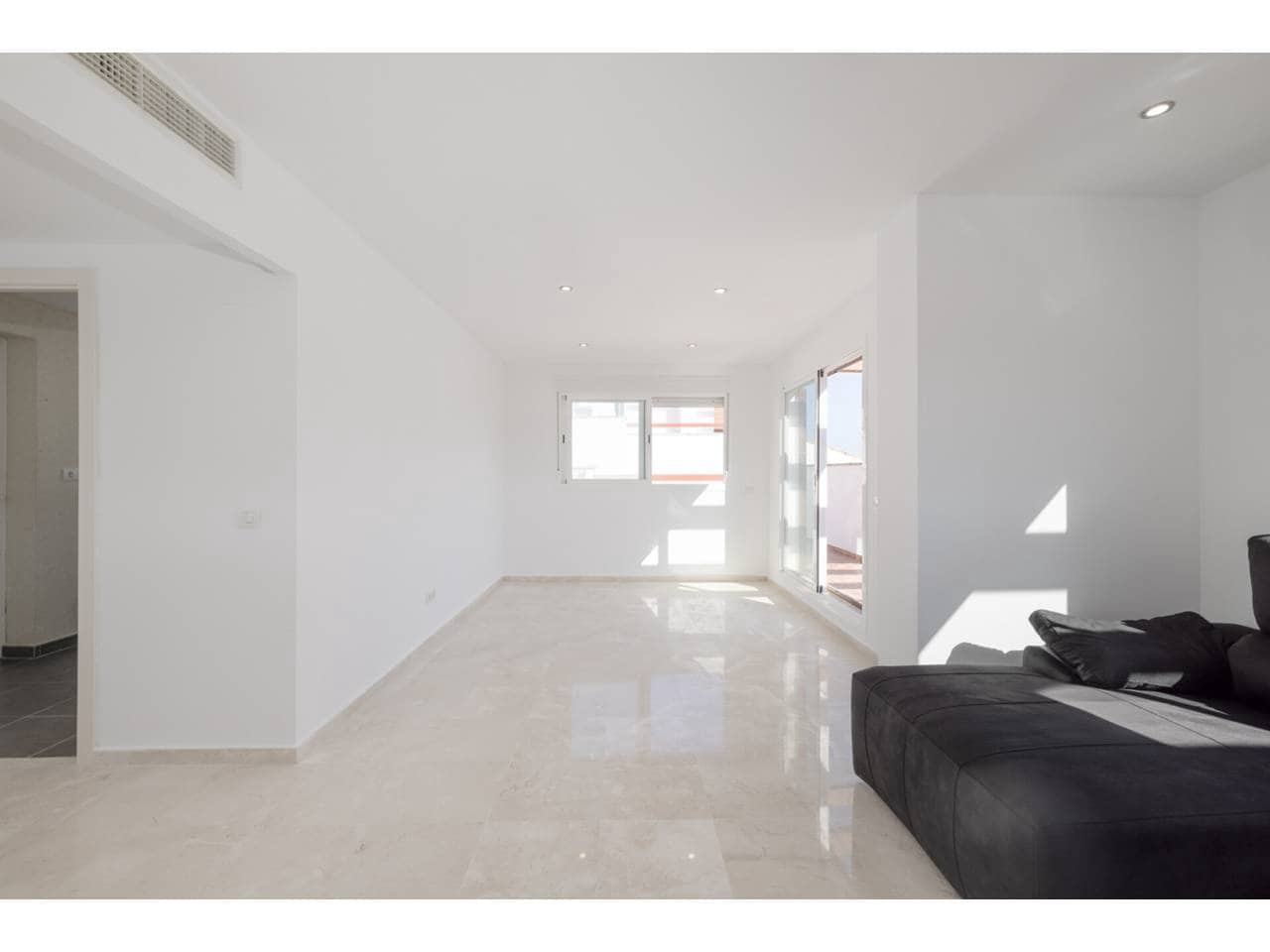 2 soverom Penthouse til salgs i La Alcaidesa med svømmebasseng garasje - € 375 000 (Ref: 9183181)