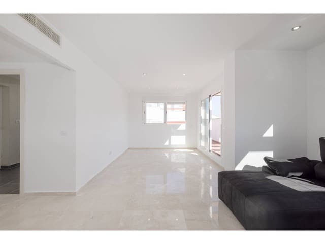 2 bedroom Penthouse for sale in La Alcaidesa with pool garage - € 375,000 (Ref: 9183181)