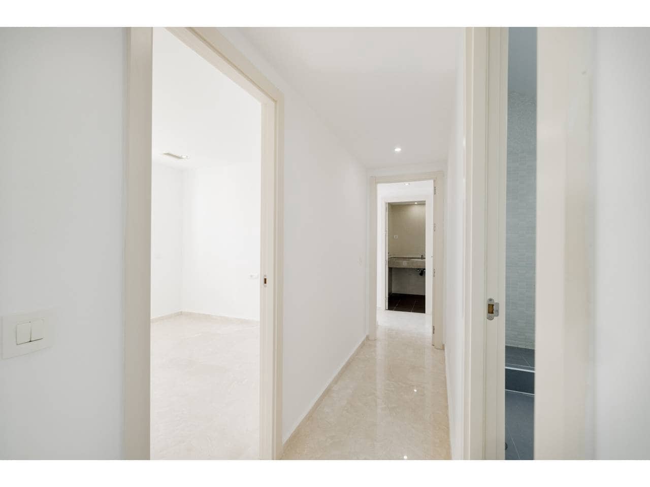 2 soverom Penthouse til salgs i La Alcaidesa med svømmebasseng garasje - € 375 000 (Ref: 9183181)