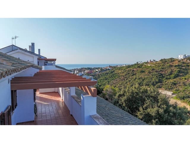 2 bedroom Penthouse for sale in La Alcaidesa with pool garage - € 375,000 (Ref: 9183181)