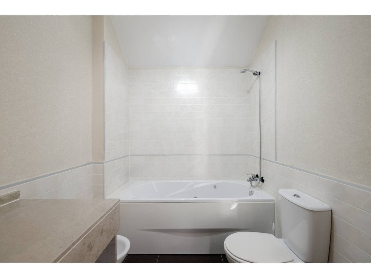 2 soverom Penthouse til salgs i La Alcaidesa med svømmebasseng garasje - € 375 000 (Ref: 9183181)