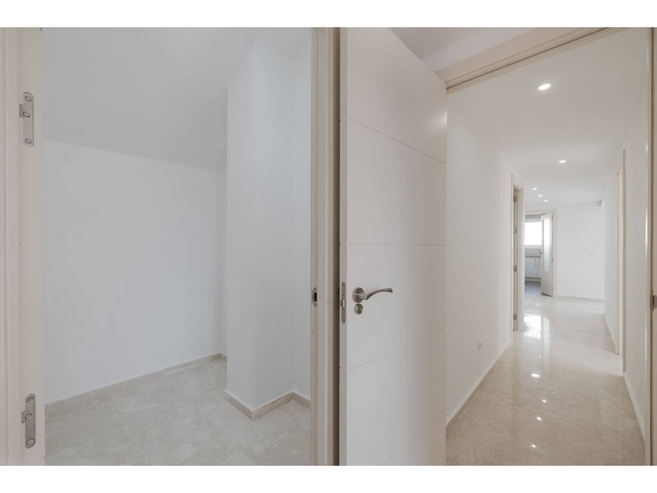 2 soverom Penthouse til salgs i La Alcaidesa med svømmebasseng garasje - € 375 000 (Ref: 9183181)