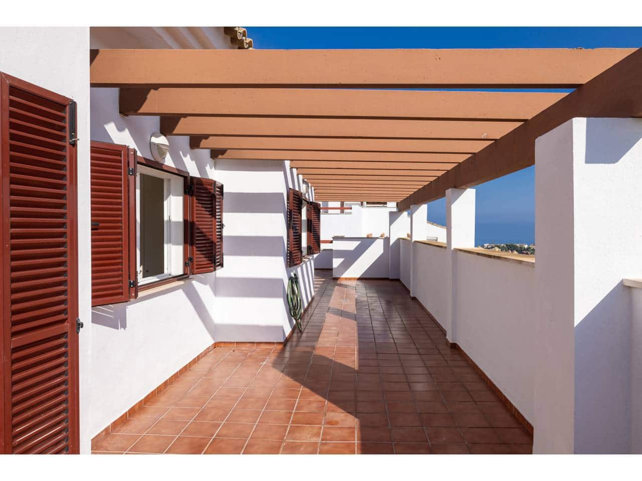 2 soverom Penthouse til salgs i La Alcaidesa med svømmebasseng garasje - € 375 000 (Ref: 9183181)