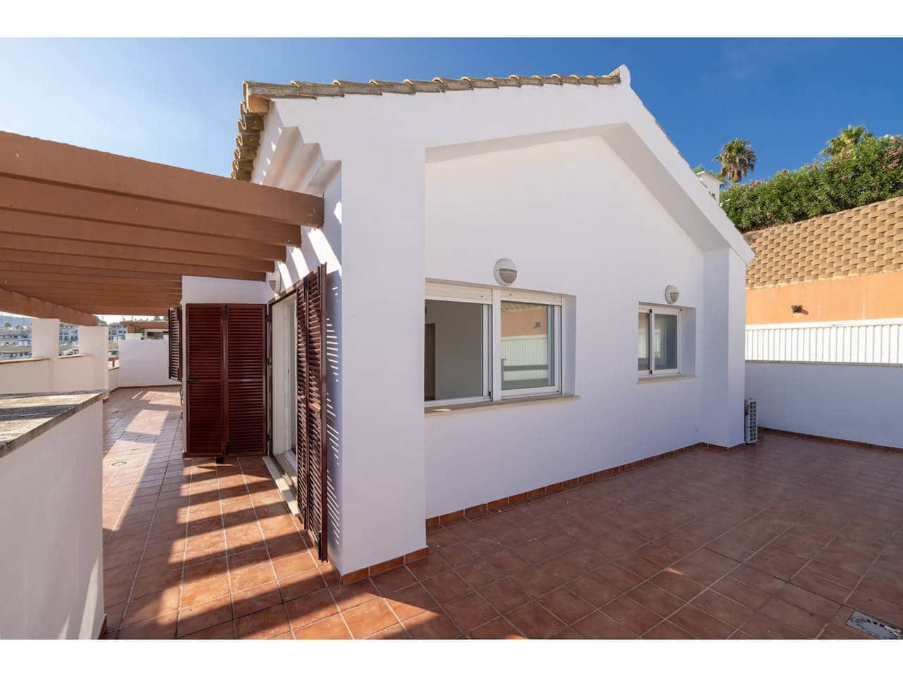 2 soverom Penthouse til salgs i La Alcaidesa med svømmebasseng garasje - € 375 000 (Ref: 9183181)