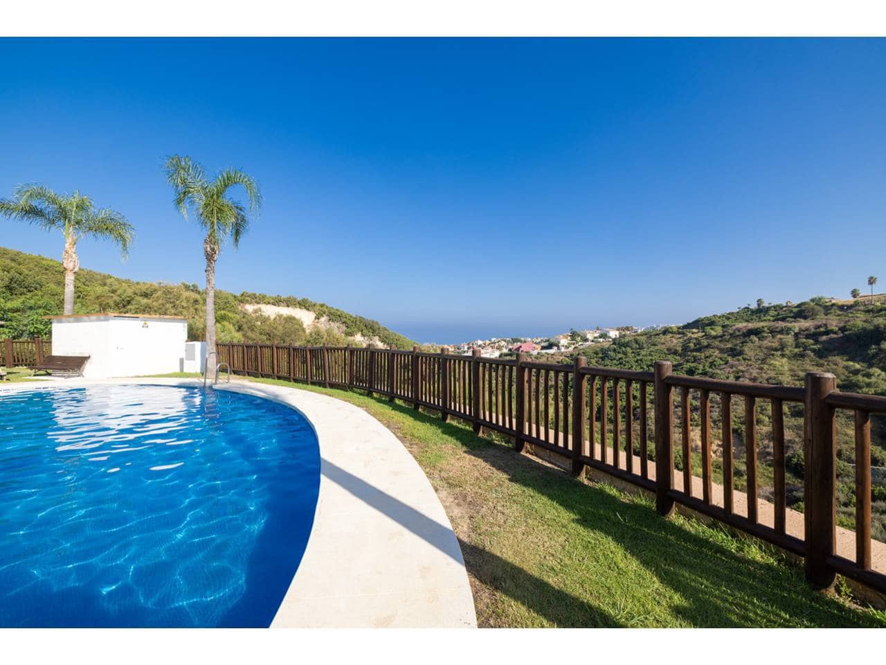 2 soverom Penthouse til salgs i La Alcaidesa med svømmebasseng garasje - € 375 000 (Ref: 9183181)