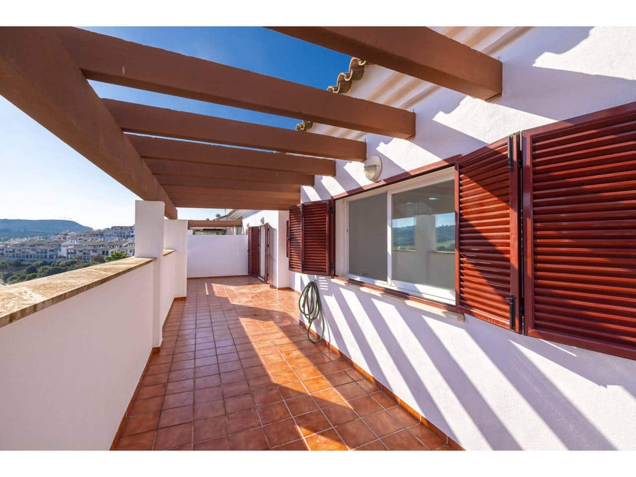 2 soverom Penthouse til salgs i La Alcaidesa med svømmebasseng garasje - € 375 000 (Ref: 9183181)