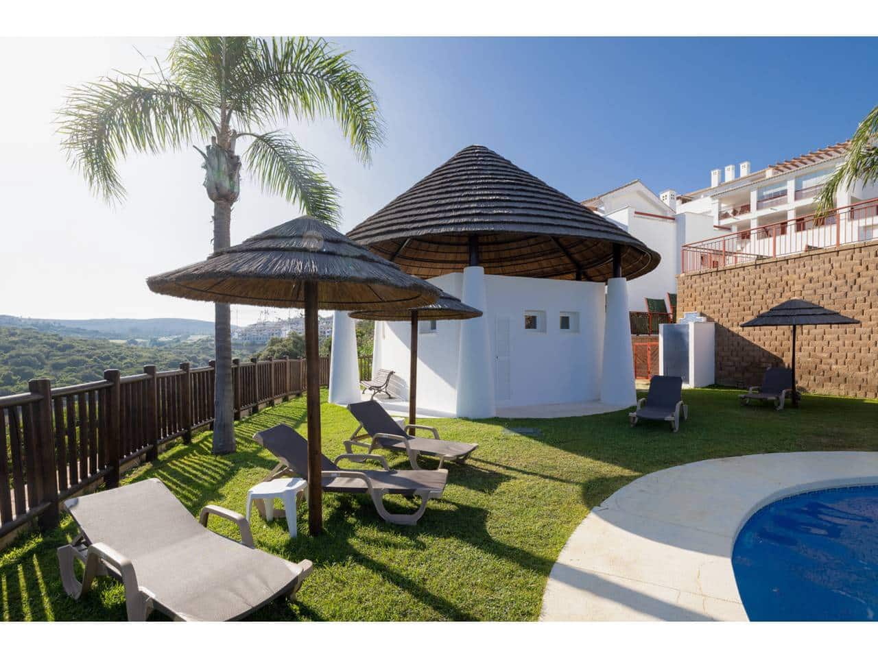 2 soverom Penthouse til salgs i La Alcaidesa med svømmebasseng garasje - € 375 000 (Ref: 9183181)