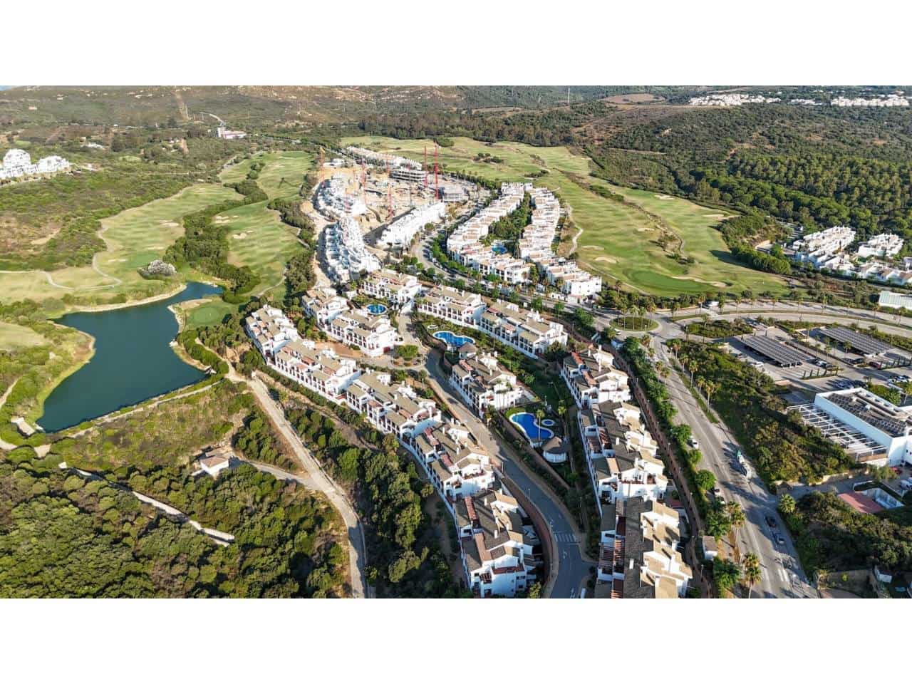 2 soverom Penthouse til salgs i La Alcaidesa med svømmebasseng garasje - € 375 000 (Ref: 9183181)