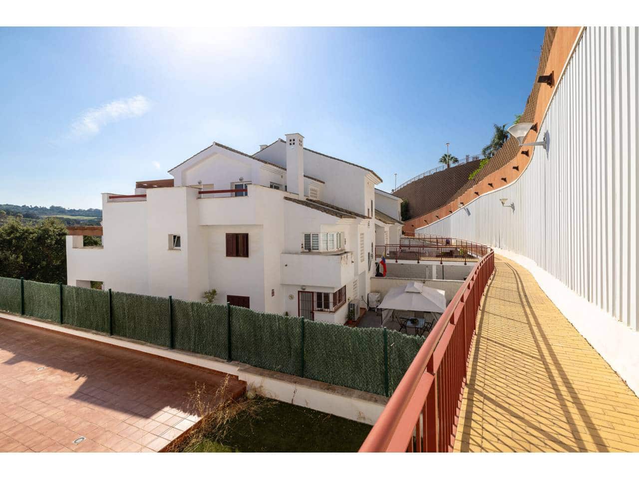 2 soverom Penthouse til salgs i La Alcaidesa med svømmebasseng garasje - € 375 000 (Ref: 9183181)