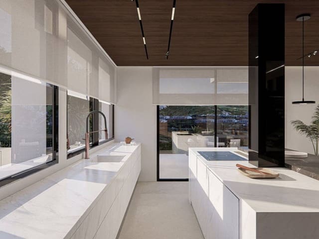 Chalet de 6 habitaciones en La Línea de la Concepción en venta con piscina garaje - 3.995.000 € (Ref: 9183182)