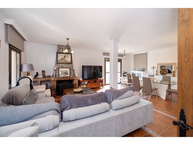 5 bedroom Finca/Country House for sale in Marchenilla, Jimena de la Frontera - € 1,800,000 (Ref: 9187893)