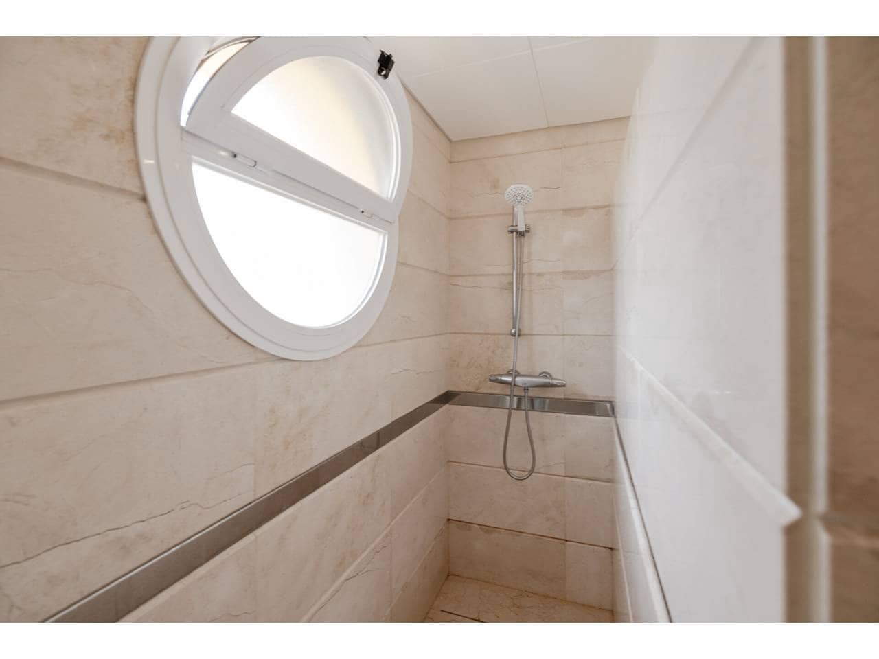 4 quarto Penthouse para venda em Sotogrande com garagem - 700 000 € (Ref: 9200244)