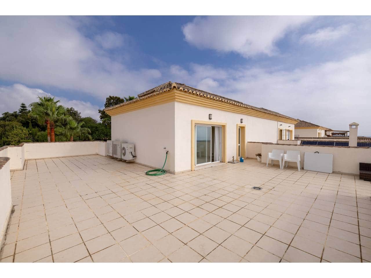 4 quarto Penthouse para venda em Sotogrande com garagem - 700 000 € (Ref: 9200244)