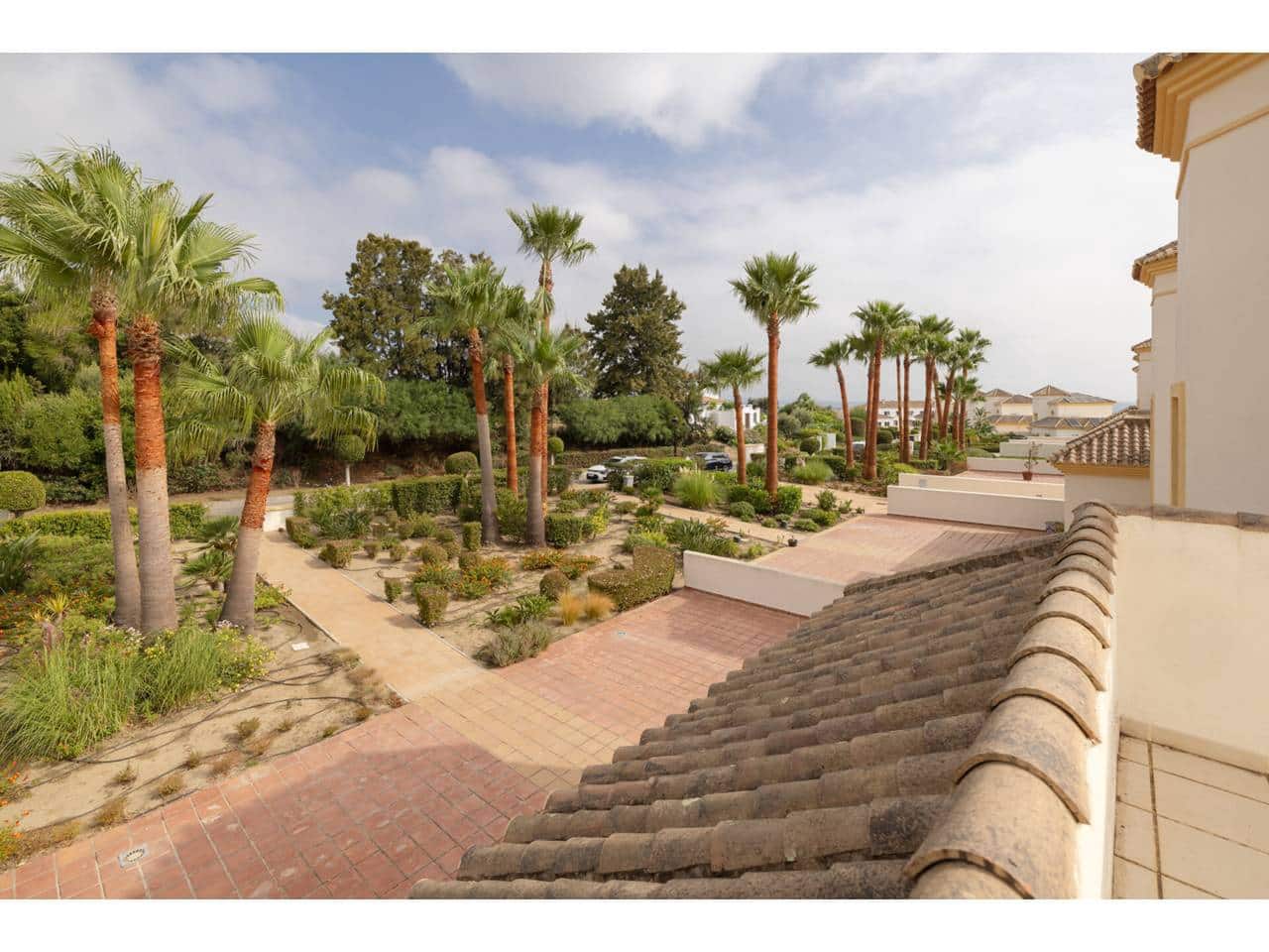 4 quarto Penthouse para venda em Sotogrande com garagem - 700 000 € (Ref: 9200244)