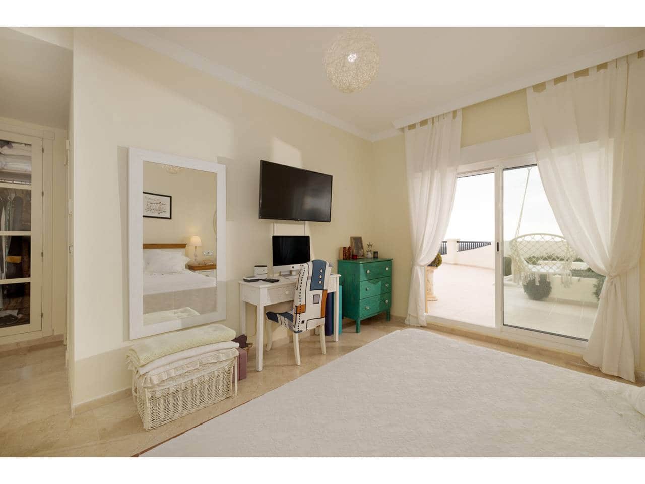 4 quarto Penthouse para venda em Sotogrande com garagem - 700 000 € (Ref: 9200244)