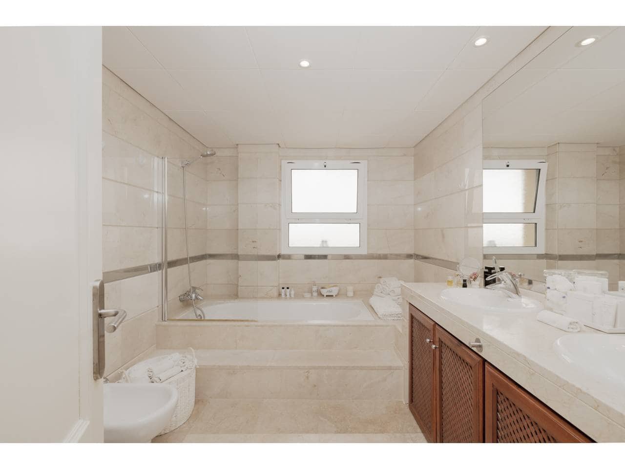 4 quarto Penthouse para venda em Sotogrande com garagem - 700 000 € (Ref: 9200244)