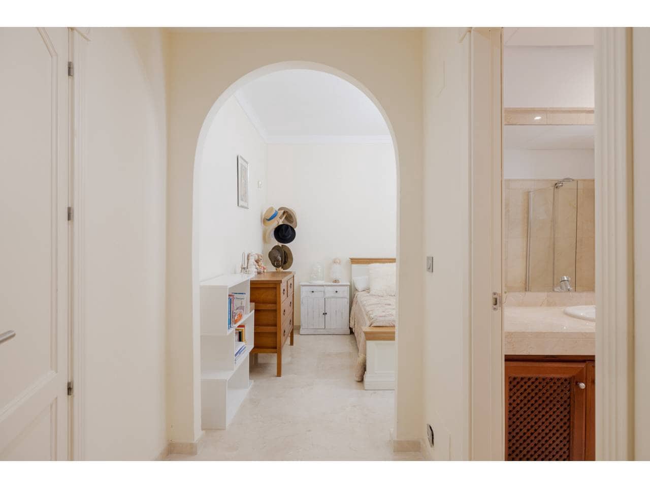 4 quarto Penthouse para venda em Sotogrande com garagem - 700 000 € (Ref: 9200244)