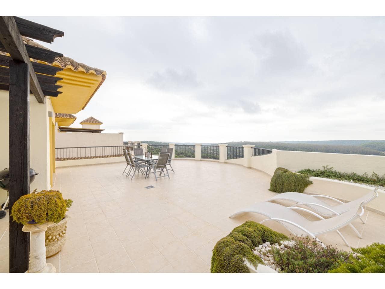 4 quarto Penthouse para venda em Sotogrande com garagem - 700 000 € (Ref: 9200244)