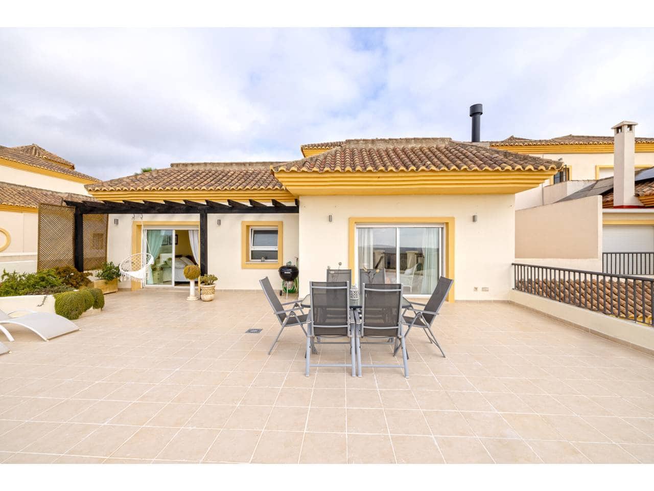 4 quarto Penthouse para venda em Sotogrande com garagem - 700 000 € (Ref: 9200244)