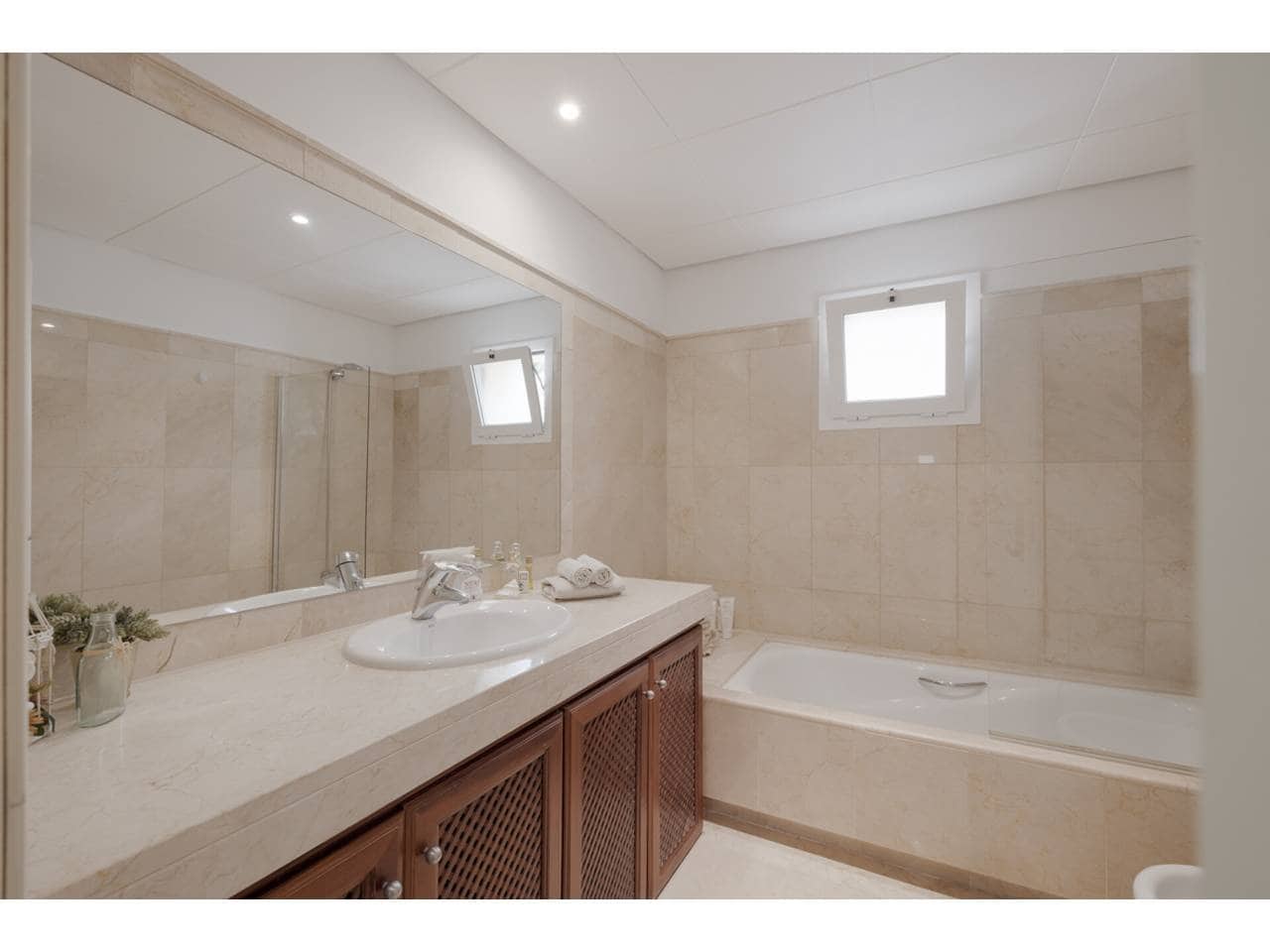 4 quarto Penthouse para venda em Sotogrande com garagem - 700 000 € (Ref: 9200244)